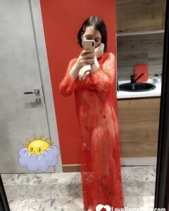 Petite hottie loves teasing with her booty