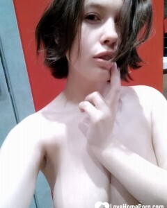 Petite hottie loves teasing with her booty