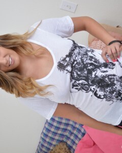 Cute brunette gives a close-up of her asshole