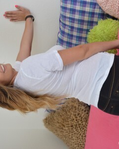 Cute brunette gives a close-up of her asshole