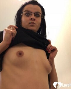 Some risky teasing in the hotel hallway