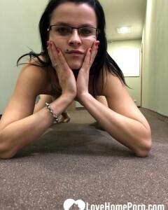 Some risky teasing in the hotel hallway