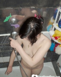 Hot brunette girlfriend shaving her pretty pussy