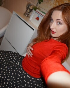 I just love taking nudes in the mirrors