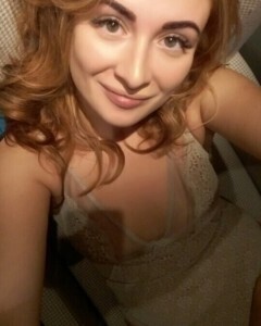 I just love taking nudes in the mirrors