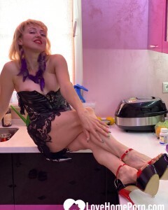 MILF next door seduces me with her tits