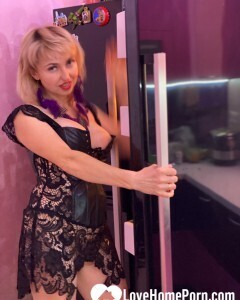 MILF next door seduces me with her tits