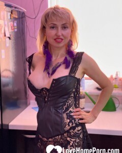 MILF next door seduces me with her tits