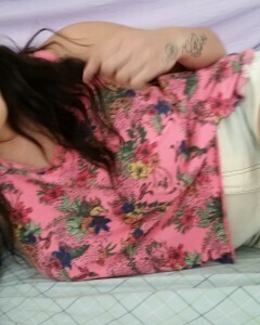 Woman with luscious curves fucks herself hard