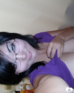 Watch me stick my fingers very deep