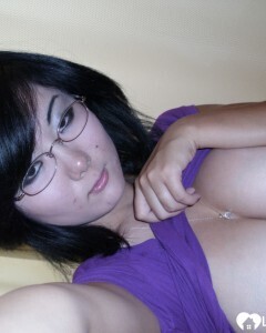 Watch me stick my fingers very deep