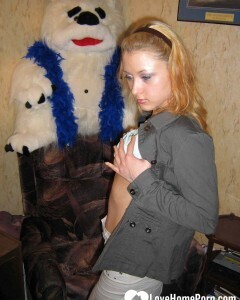 Hot girlfriend takes her clothes off on camera