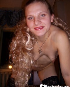 Kinky babe in stockings posing in the snow