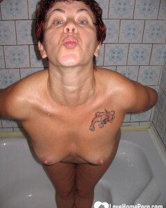 Redhead MILF pisses and takes a shower