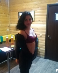 Sensational coffee-house worker shares her naked body