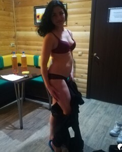 Sensational coffee-house worker shares her naked body